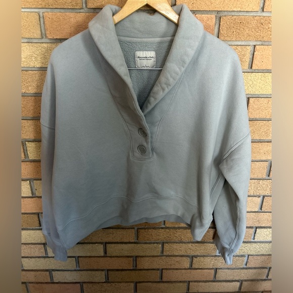 Abercrombie & Fitch Soft Light Blue Crossover Button Up Sweater Size Large - Picture 1 of 6